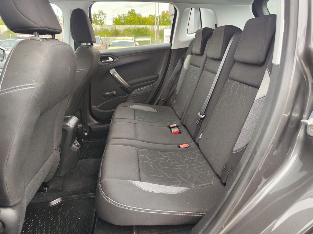 peugeot-2008-1-6-hdi-73kw-1-majitel - 9