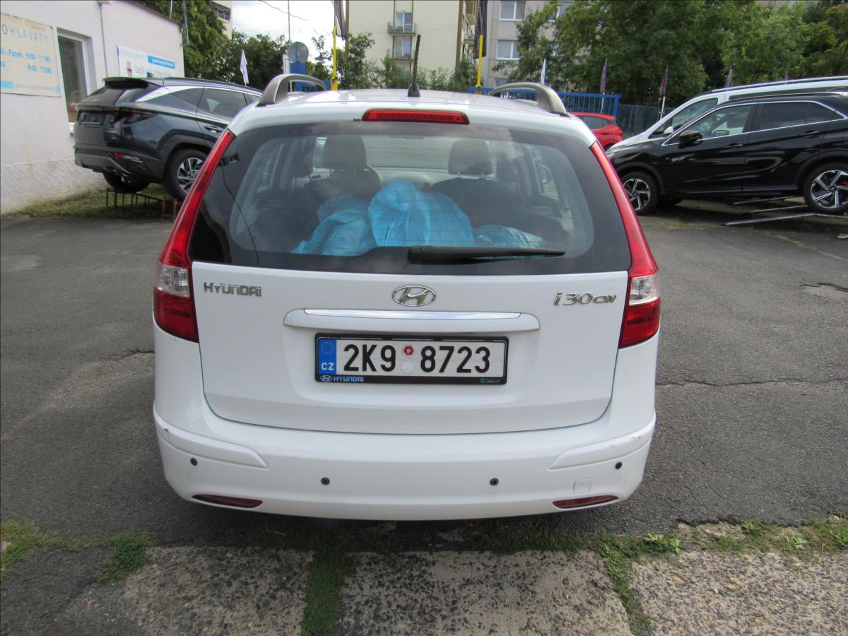 hyundai-i30-1-4-i-80kw-combi - 4