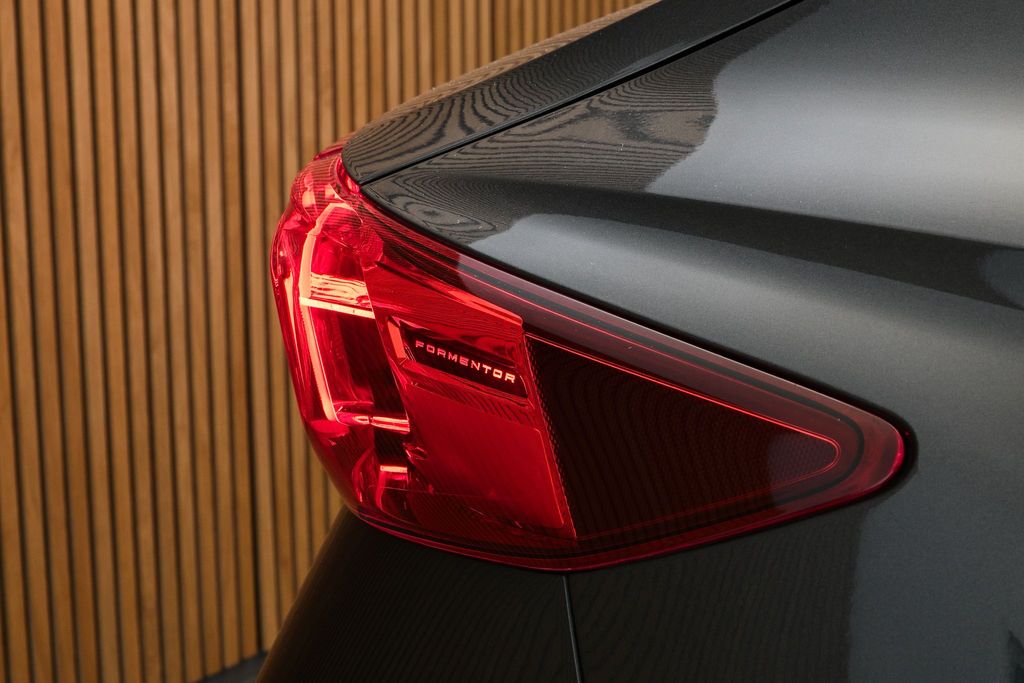 cupra-formentor-2-0tdi-110kw-dsg-4x4-pano-tazne - 8