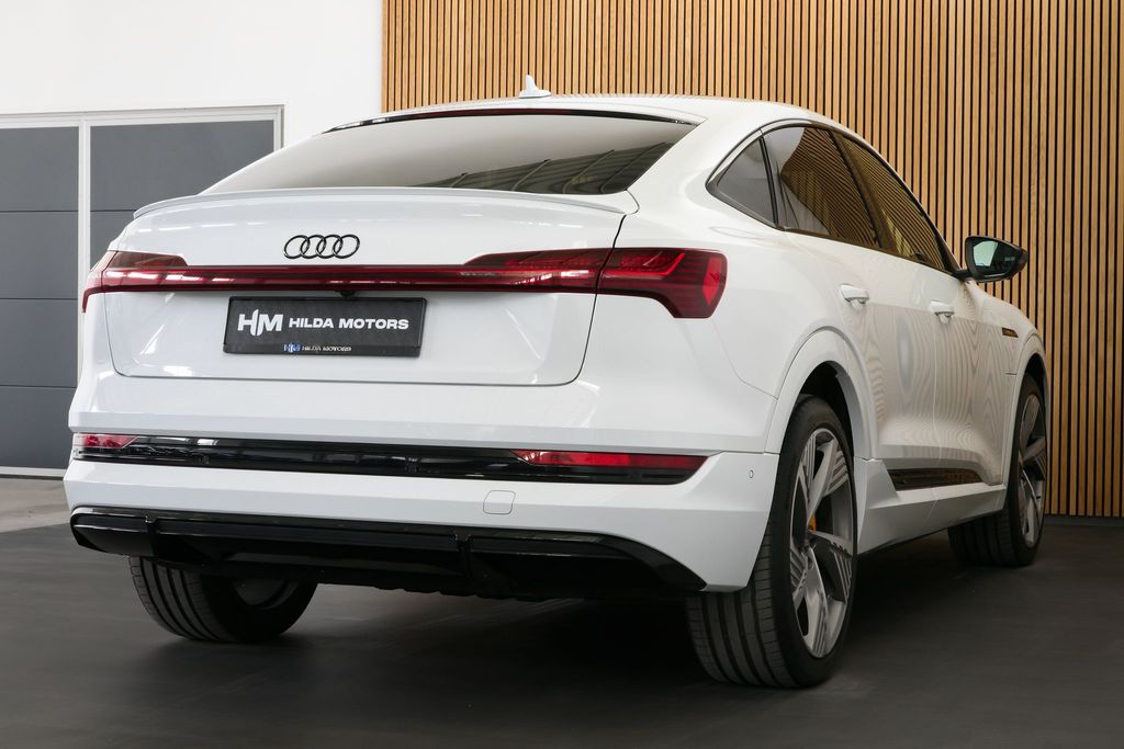 audi-e-tron-55-300kw-sportback-black-edice - 4