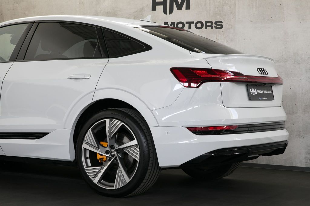 audi-e-tron-55-300kw-sportback-black-edice - 6