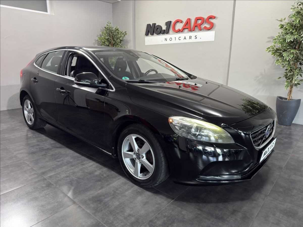 volvo-v40-1-6-d2-momentum-bi-xen-vyhrev - 1