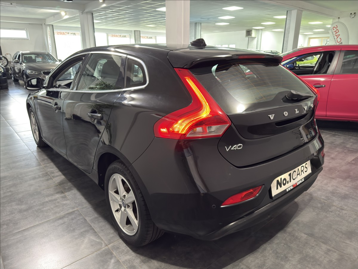 volvo-v40-1-6-d2-momentum-bi-xen-vyhrev - 3