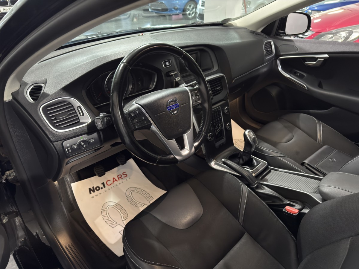 volvo-v40-1-6-d2-momentum-bi-xen-vyhrev - 6