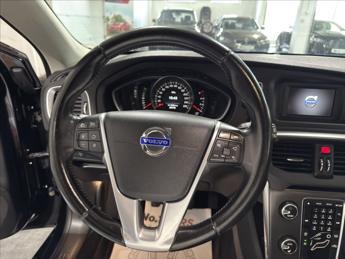 volvo-v40-1-6-d2-momentum-bi-xen-vyhrev - 7