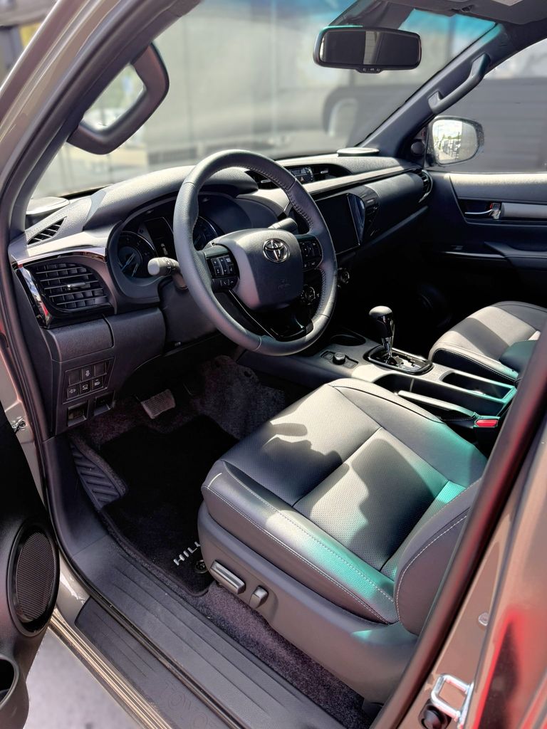 toyota-hilux-invincible - 7