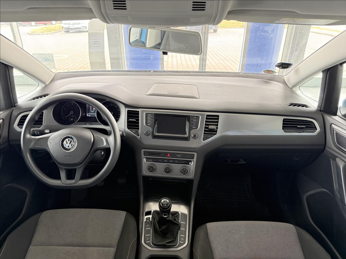 volkswagen-golf-sportsvan-1-2-tsi-63kw-serviska-2-maj - 8