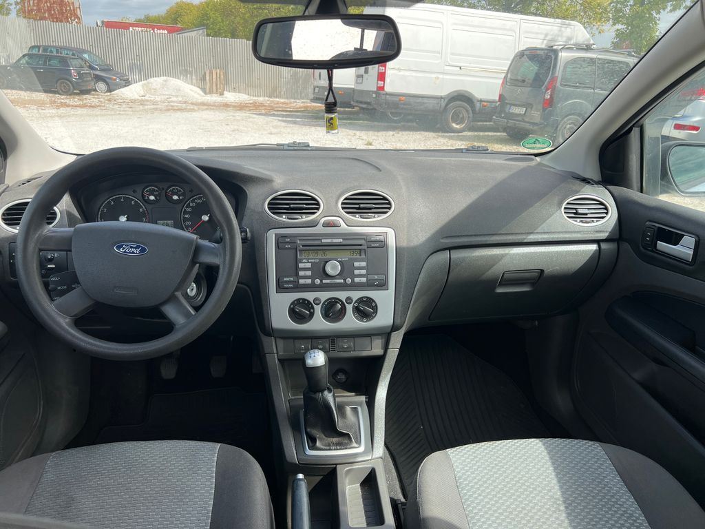 ford-focus-1-6-i - 3