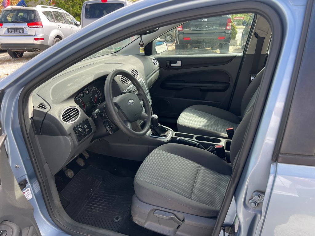 ford-focus-1-6-i - 4