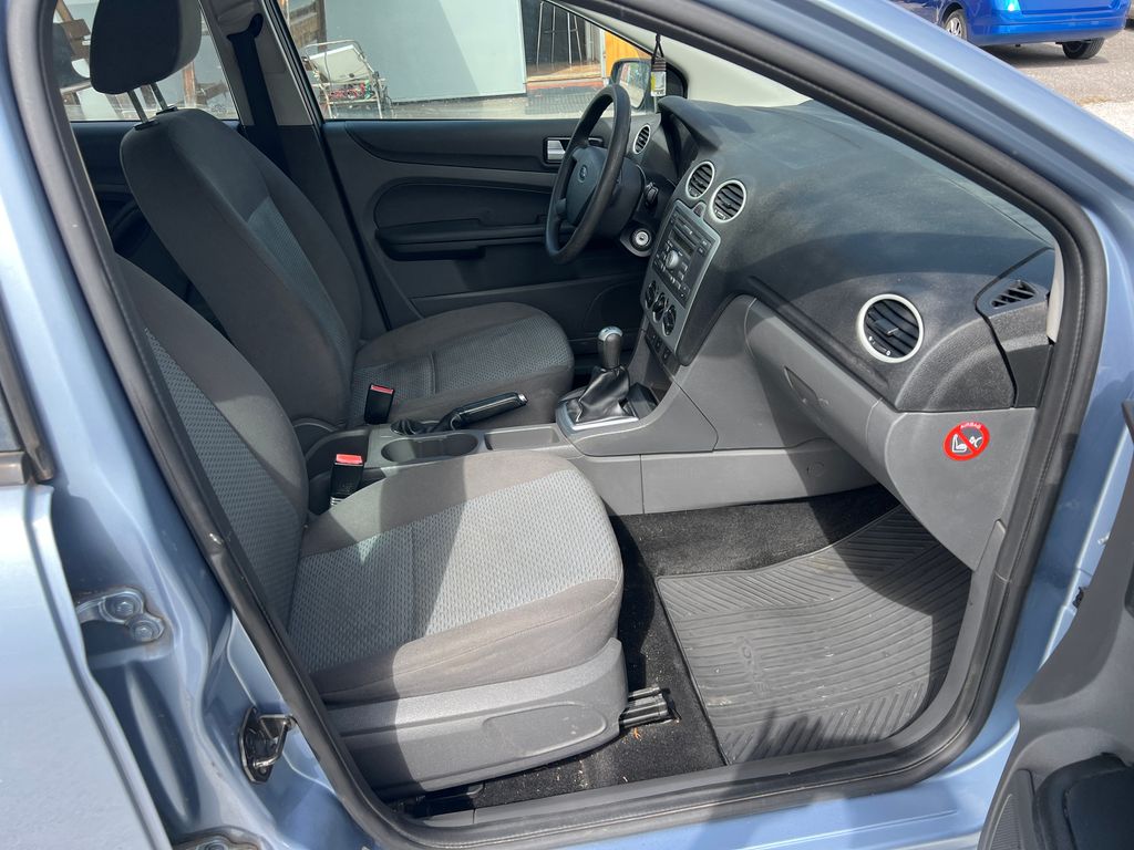 ford-focus-1-6-i - 7