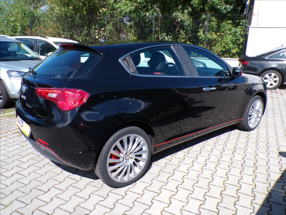 alfa-romeo-giulietta-1-4-turbo-145-kw-automat - 3