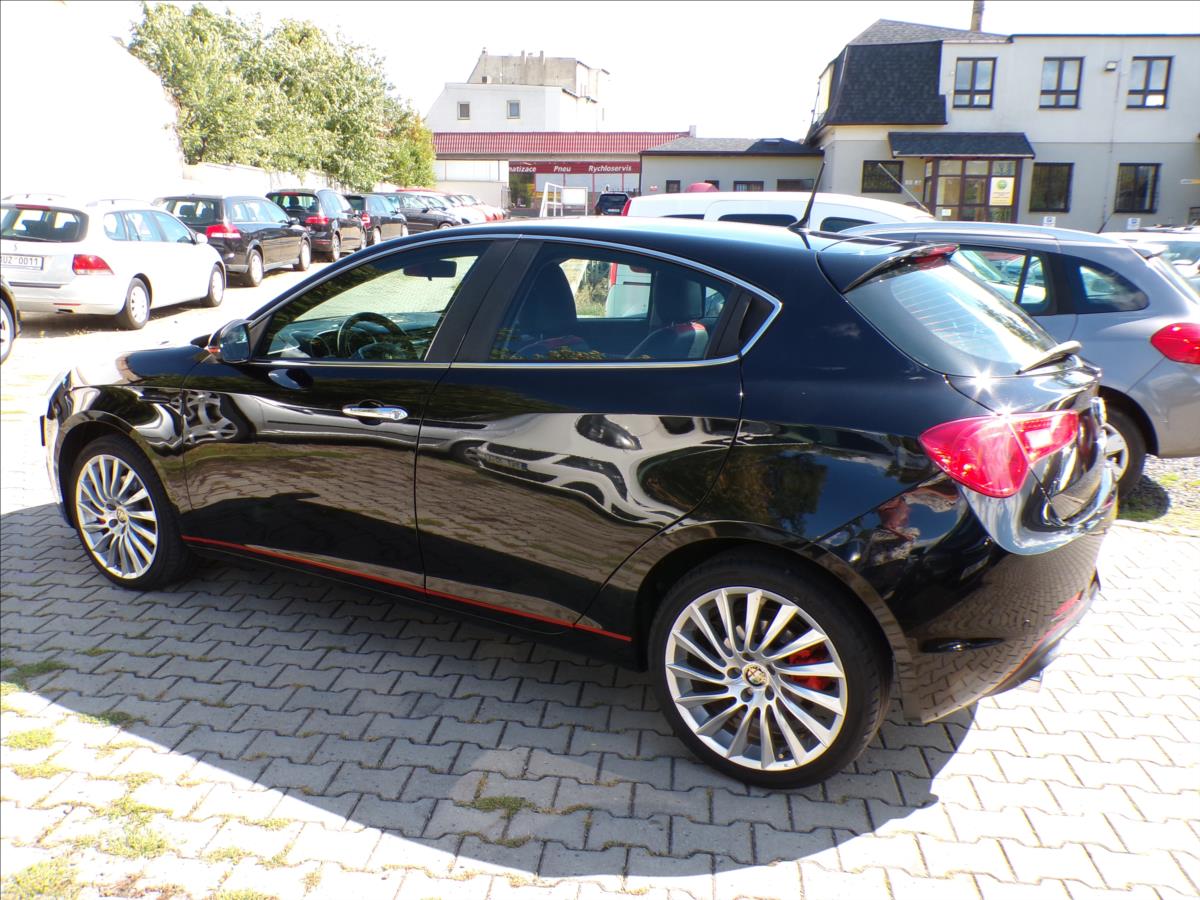 alfa-romeo-giulietta-1-4-turbo-145-kw-automat - 5