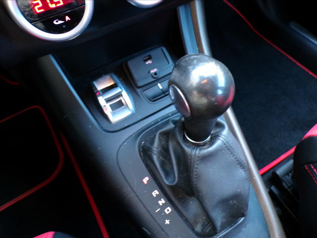 alfa-romeo-giulietta-1-4-turbo-145-kw-automat - 9