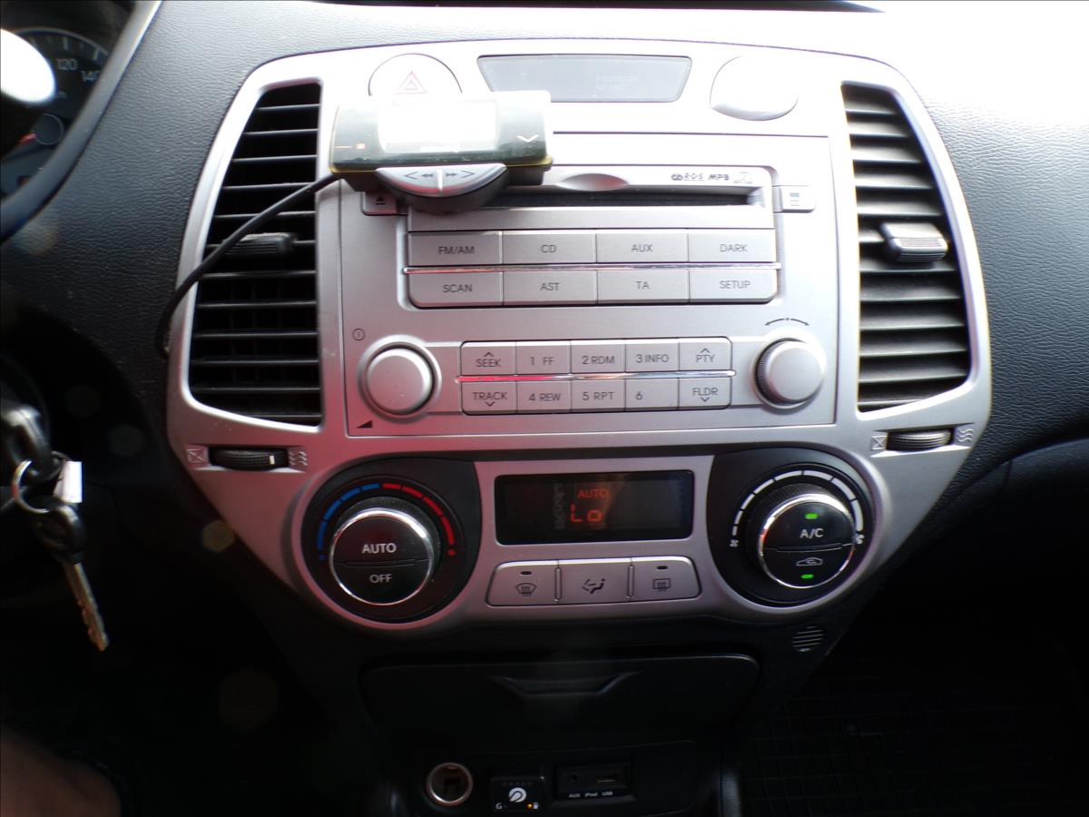 hyundai-i20-1-4-lpg-benzin-klimatizace - 9