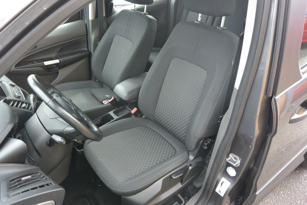 ford-tourneo-connect-1-5tdci-88kw-luxus-vybava-i-st - 9