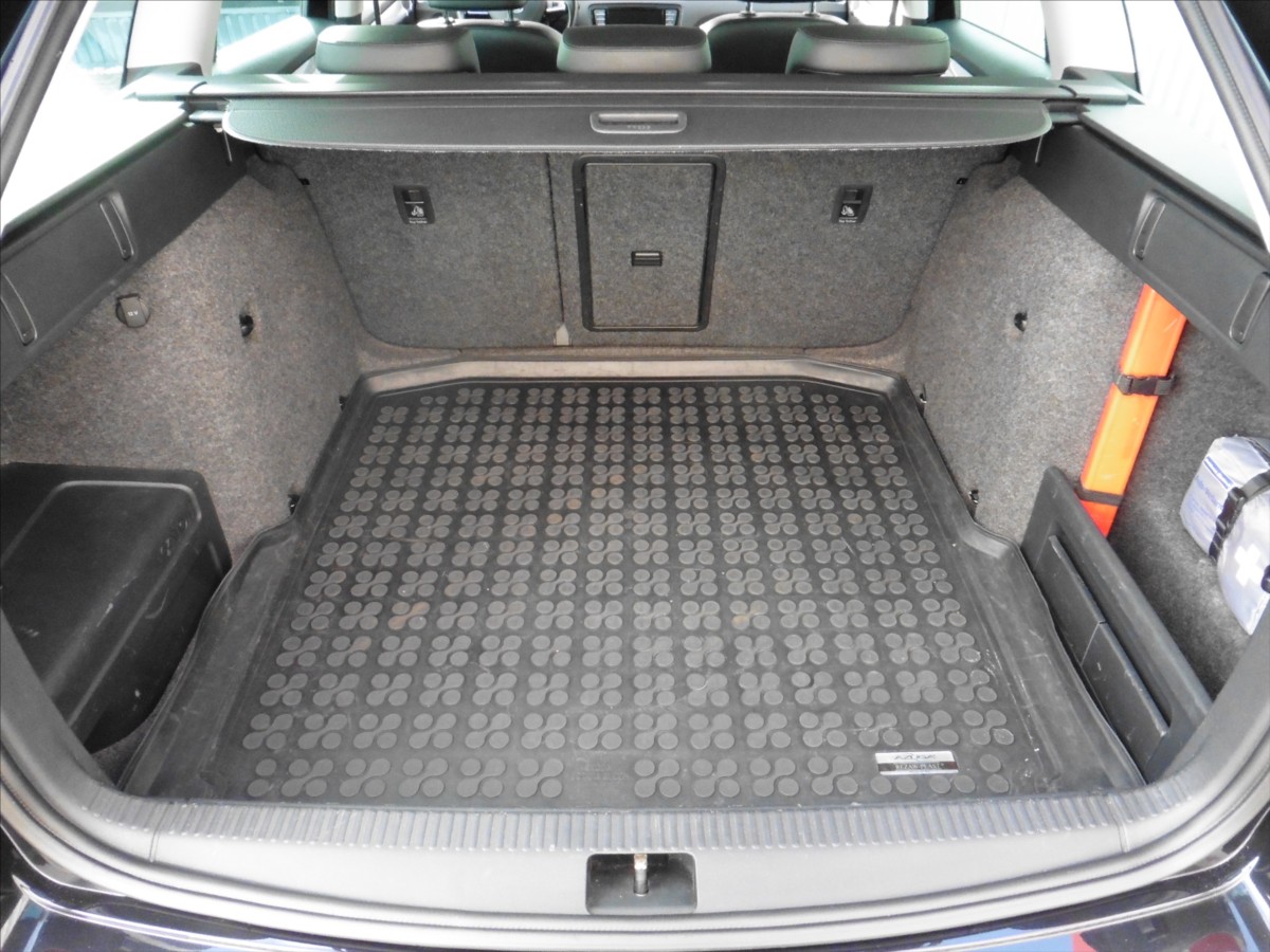 skoda-octavia-2-0-tdi-iii-combi-style - 6