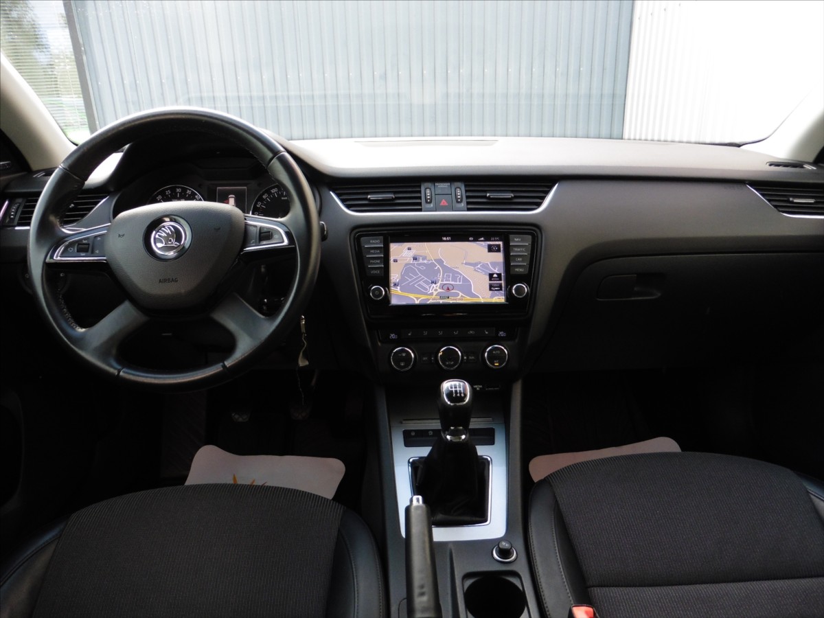 skoda-octavia-2-0-tdi-iii-combi-style - 9