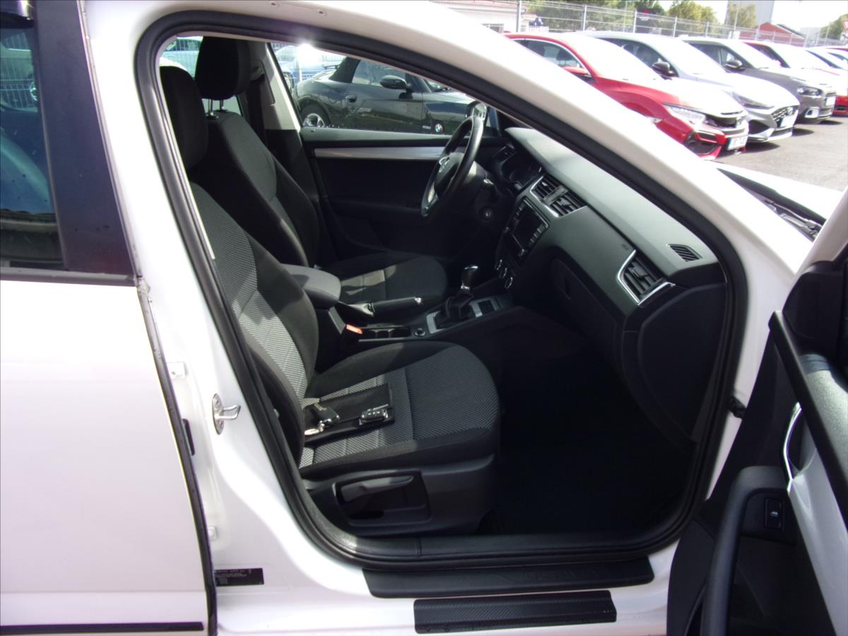 skoda-octavia-1-6-tdi-ambiente-81kw-cr - 9