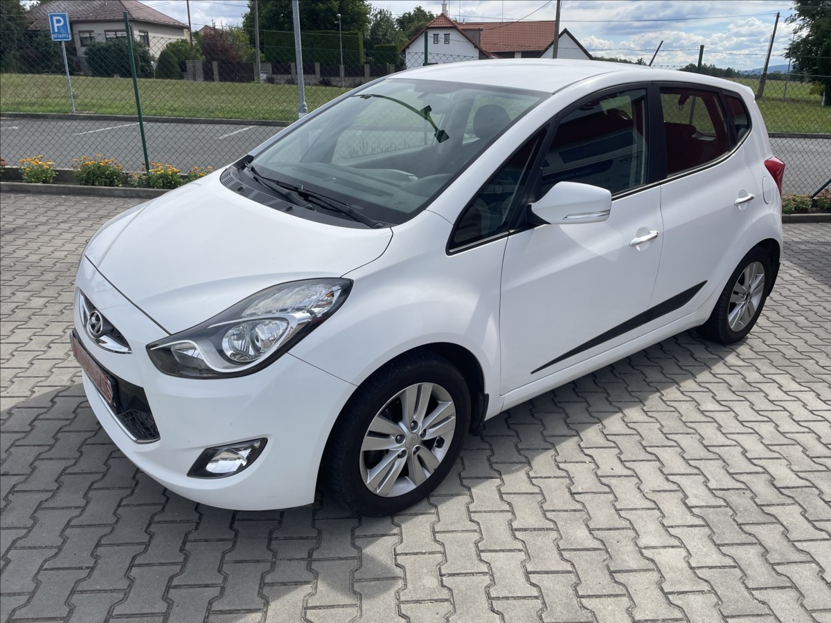hyundai-ix20-1-6-crdi-cr-2-majitelka-kamera - 3