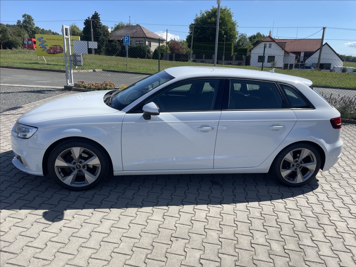 audi-a3-1-4-tfsi-ultra-110-kw-digiklima-xenony-sportback - 3