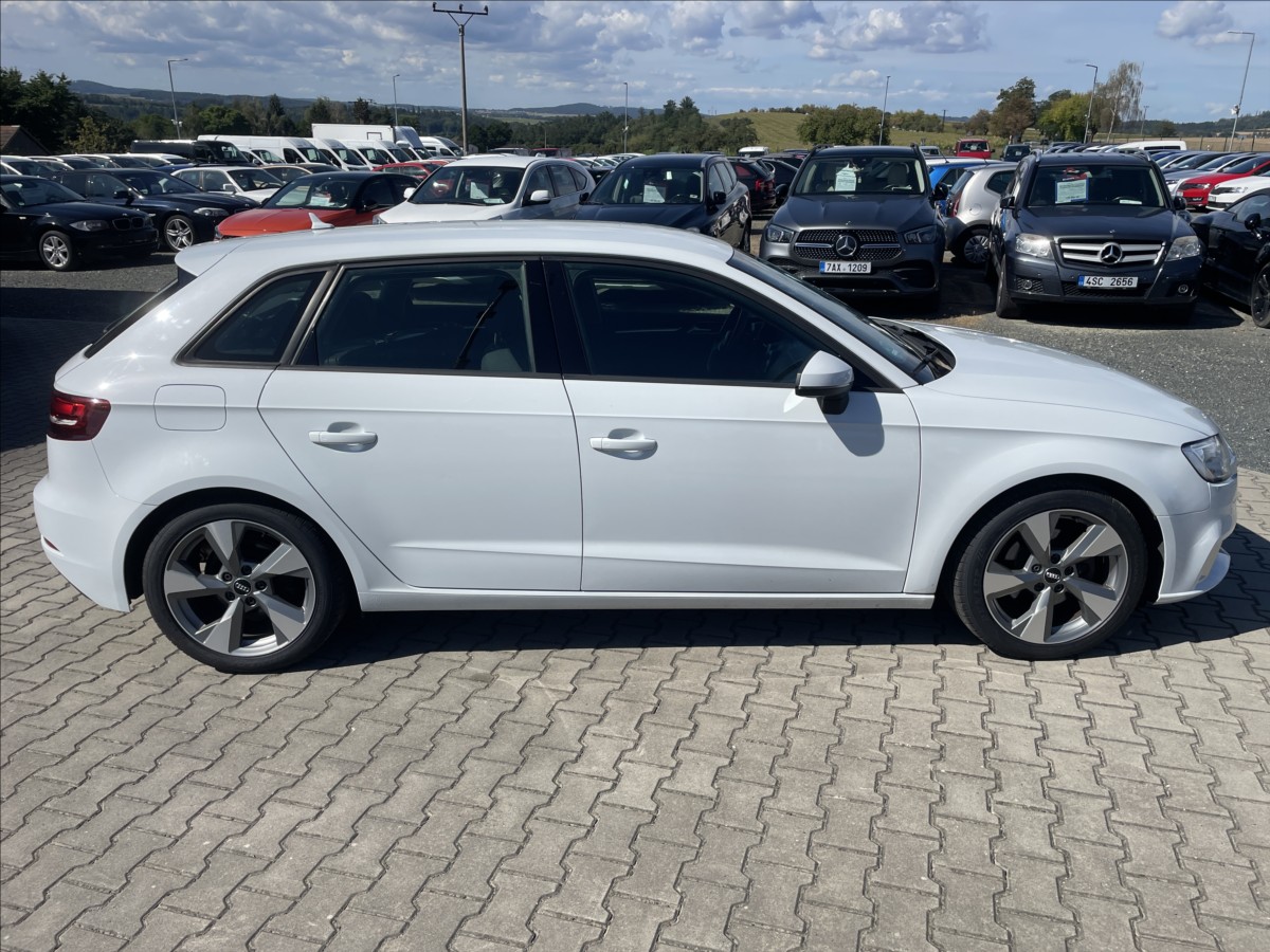 audi-a3-1-4-tfsi-ultra-110-kw-digiklima-xenony-sportback - 7