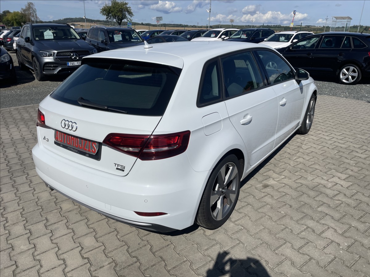audi-a3-1-4-tfsi-ultra-110-kw-digiklima-xenony-sportback - 9