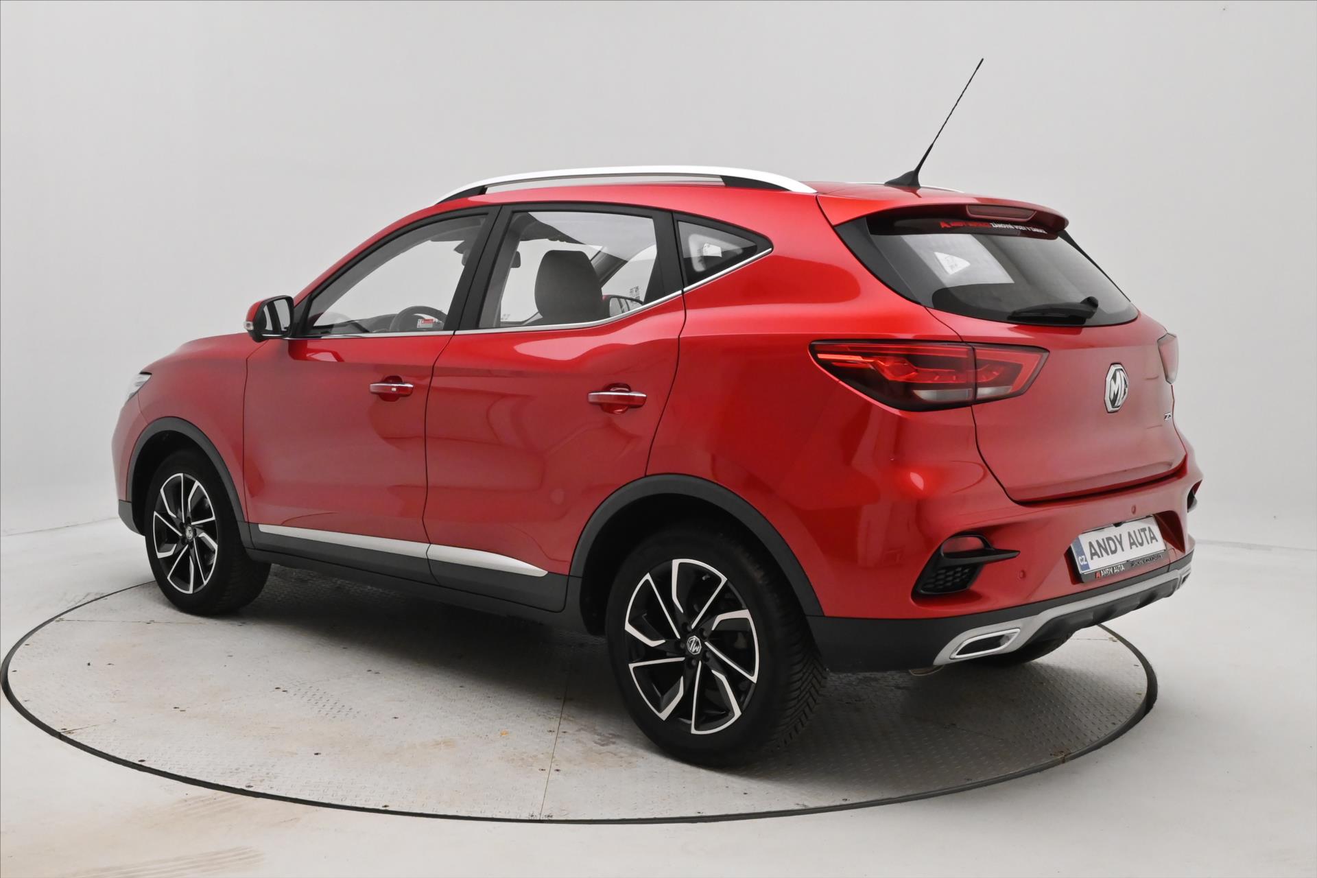 mg-zs-1-0-tgi-82kw-elegance-zaruka-az-5-let - 6
