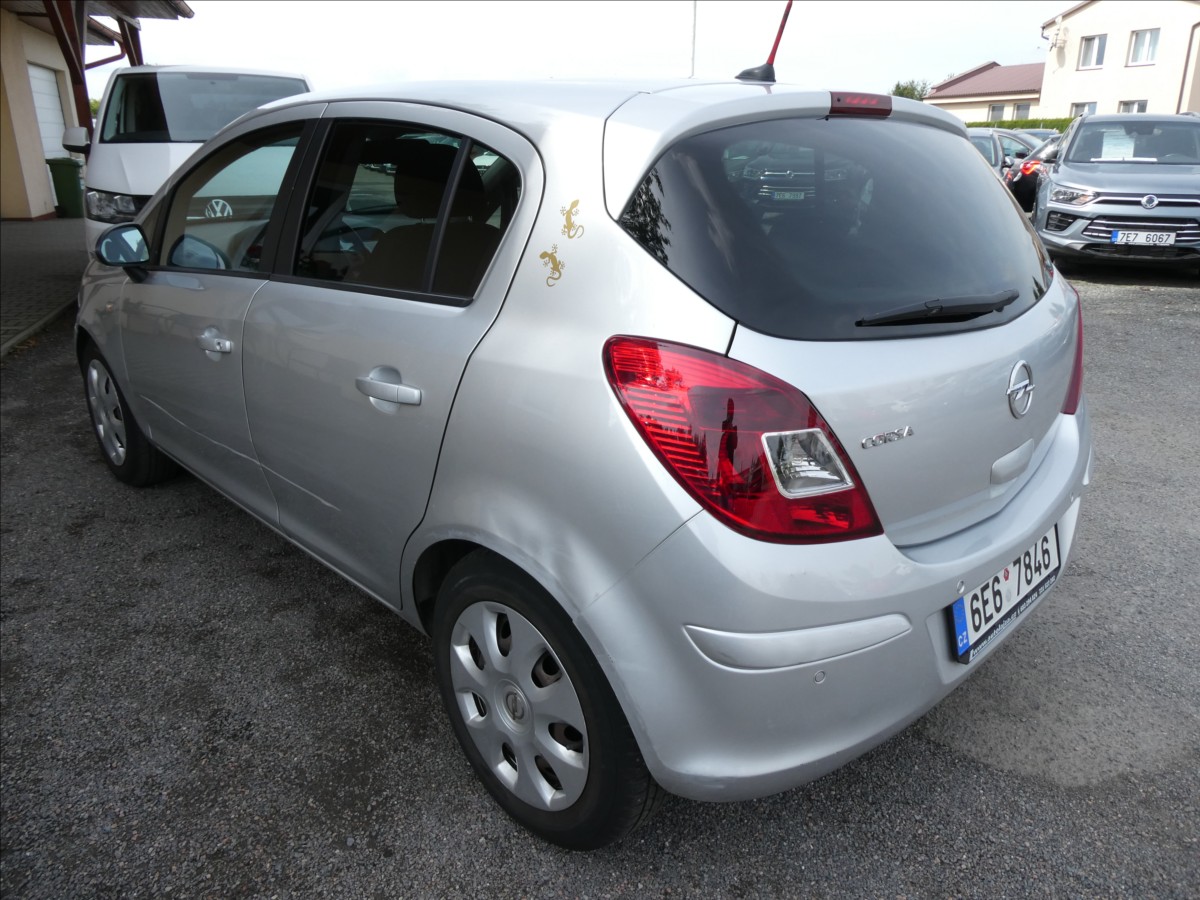 opel-corsa-1-4-16v-74kw-drobne-vady-laku - 5