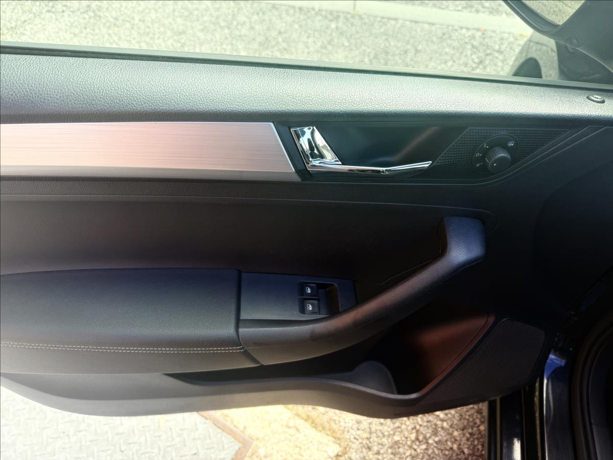 skoda-rapid-1-0-tsi-style-1-majitel-cr - 9