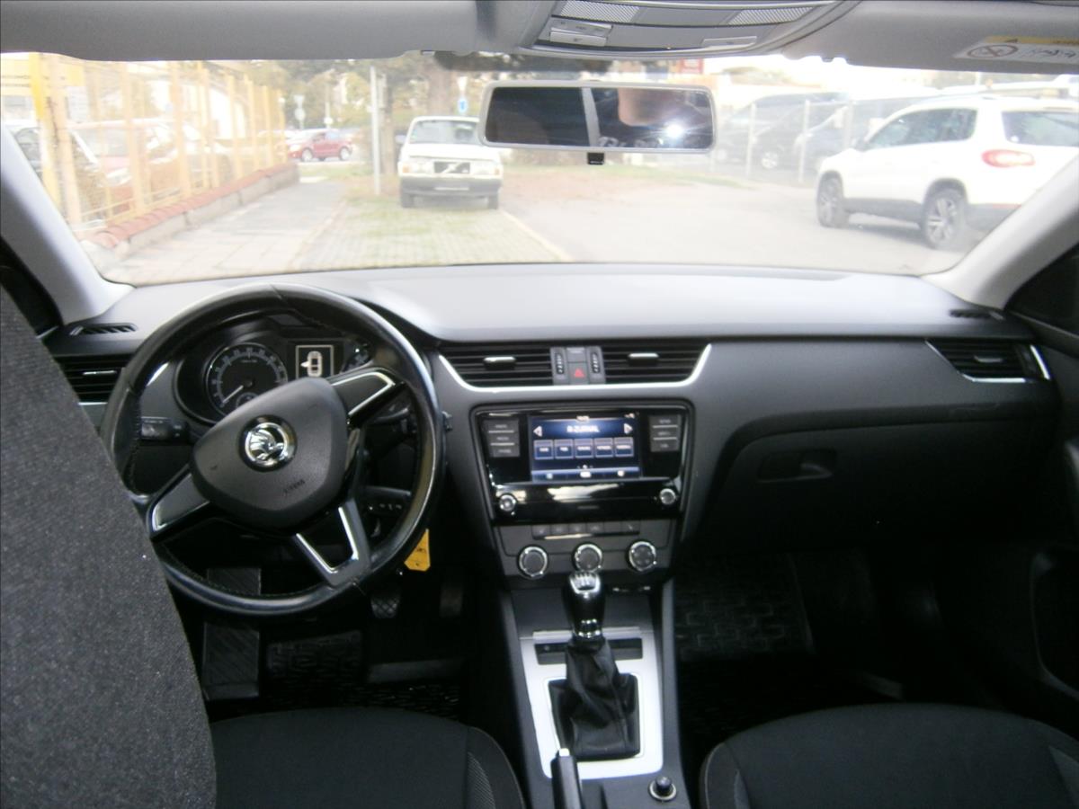 skoda-octavia-1-6-tdi-klima-koup-cr - 9