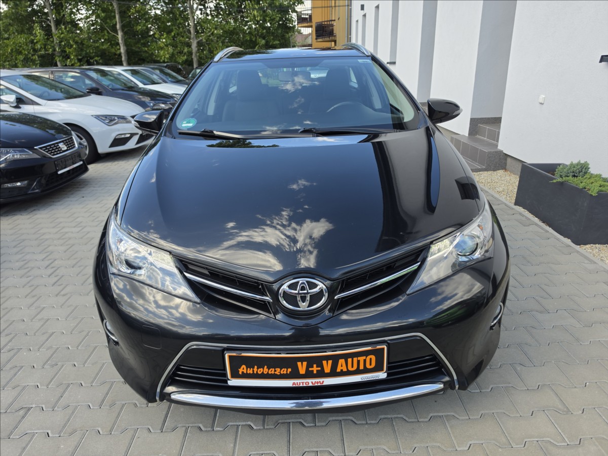 toyota-auris-1-6-97-kw-automat-kamera-navi - 1
