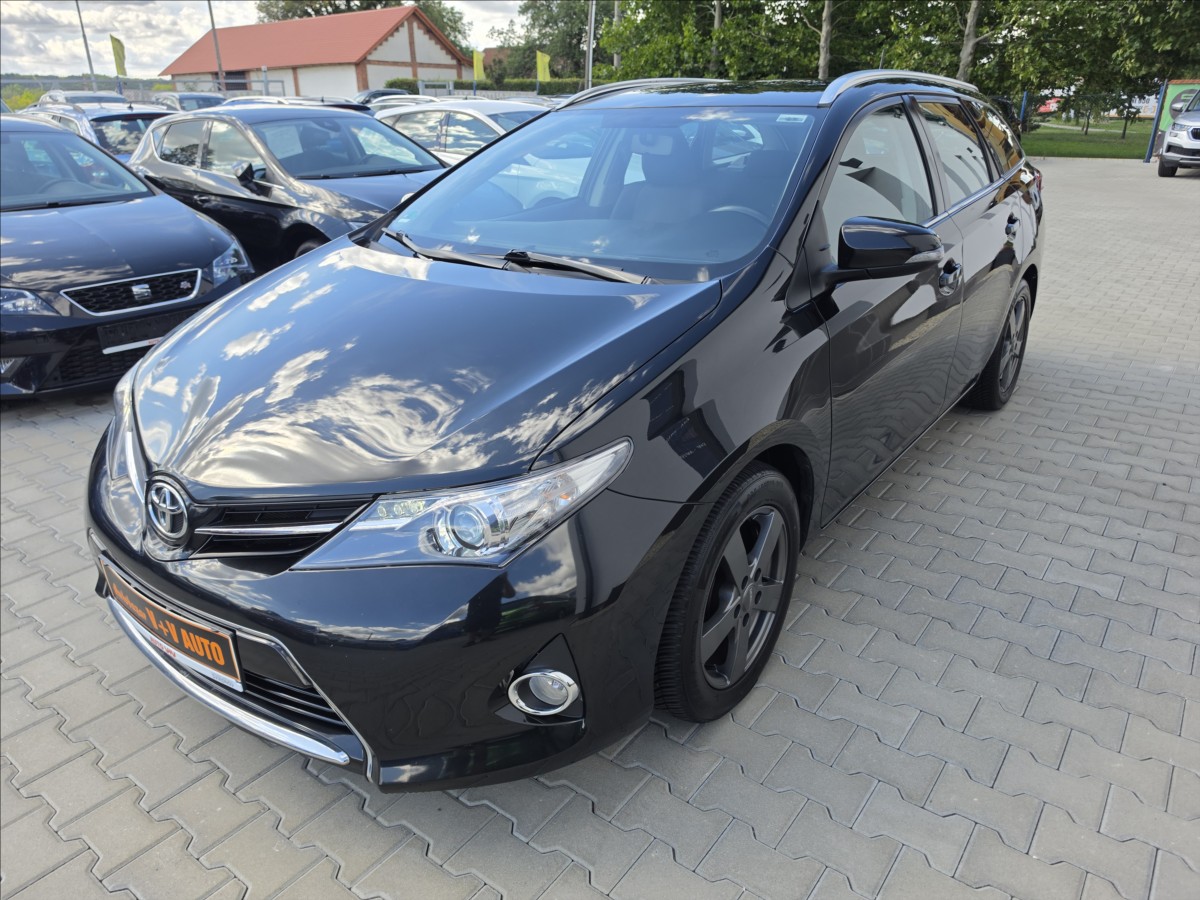 toyota-auris-1-6-97-kw-automat-kamera-navi - 2