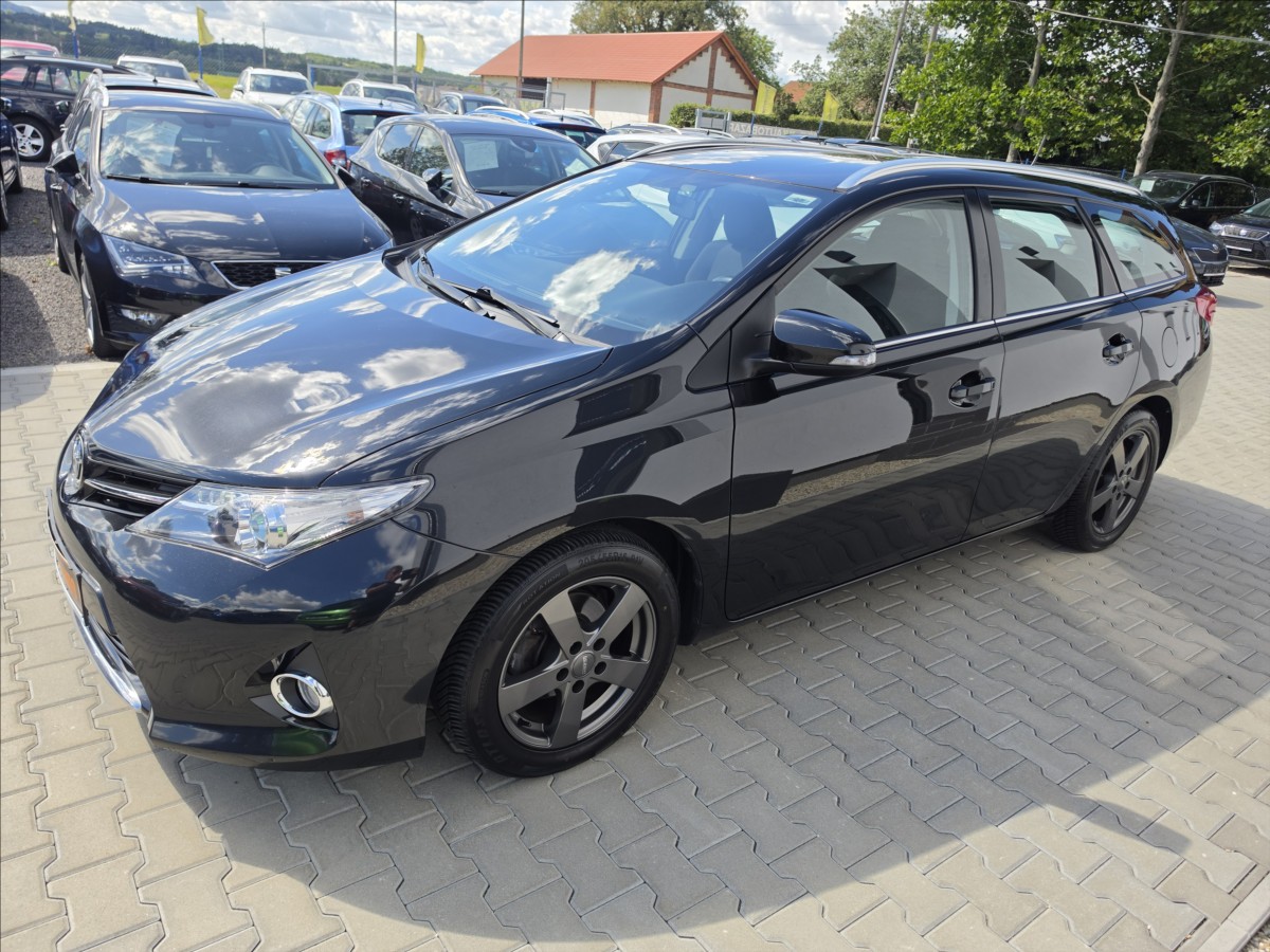 toyota-auris-1-6-97-kw-automat-kamera-navi - 9