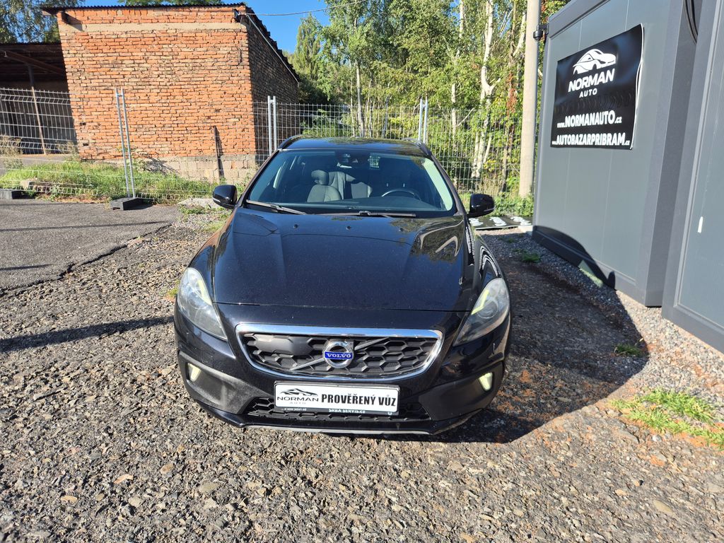 volvo-v40-1-6d-84kw-cross-country-tazne-serviska - 1