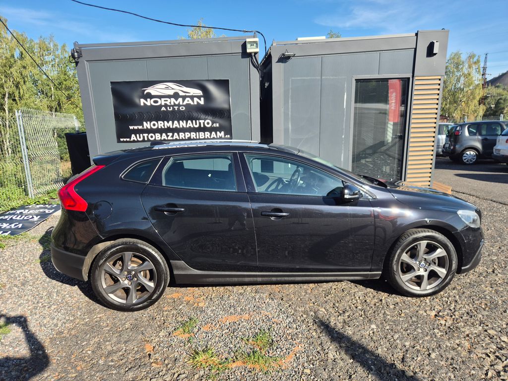 volvo-v40-1-6d-84kw-cross-country-tazne-serviska - 3
