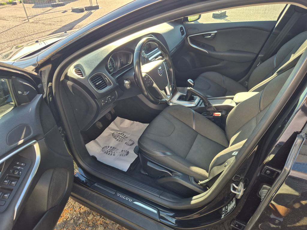 volvo-v40-1-6d-84kw-cross-country-tazne-serviska - 8