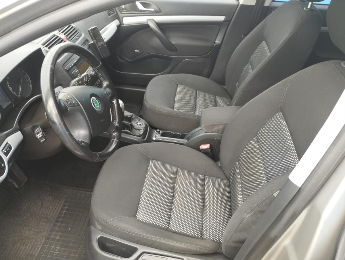 skoda-octavia-2-0-tdi-103kw-scout-4x4 - 6