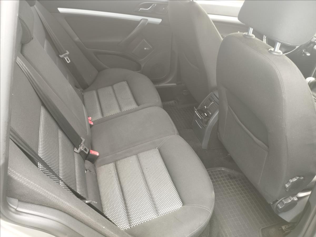 skoda-octavia-2-0-tdi-103kw-scout-4x4 - 8