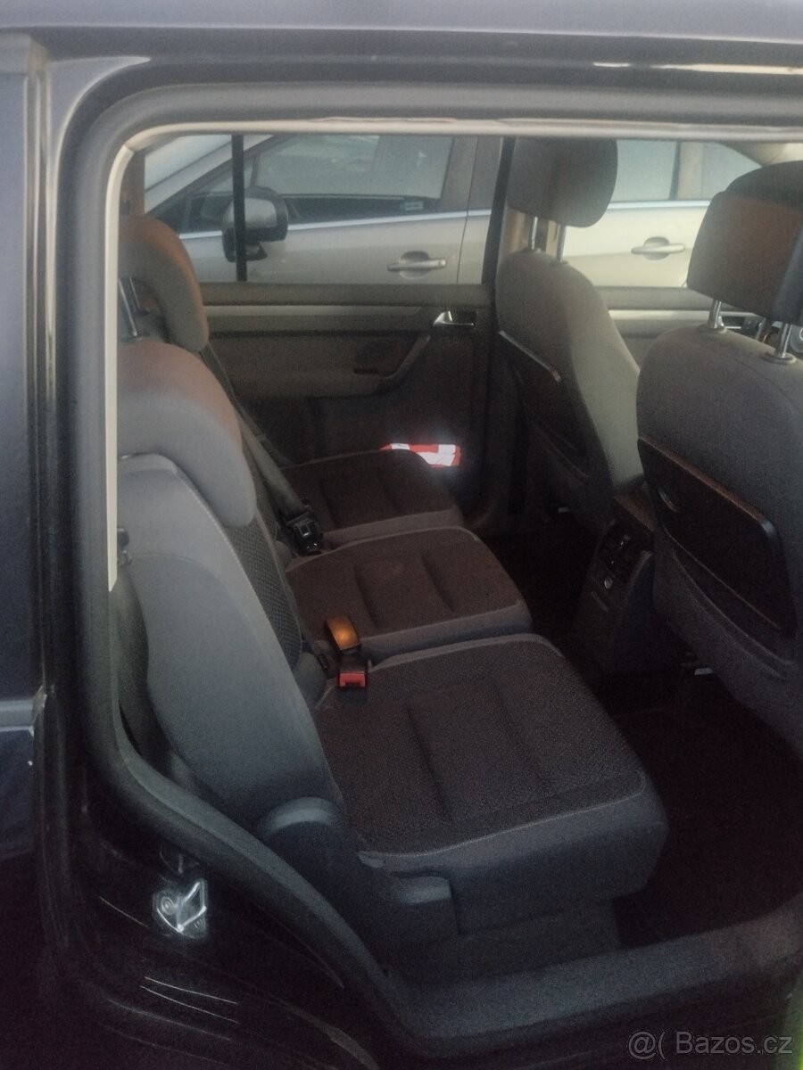 volkswagen-touran-1-6-tdi-7-mist - 3