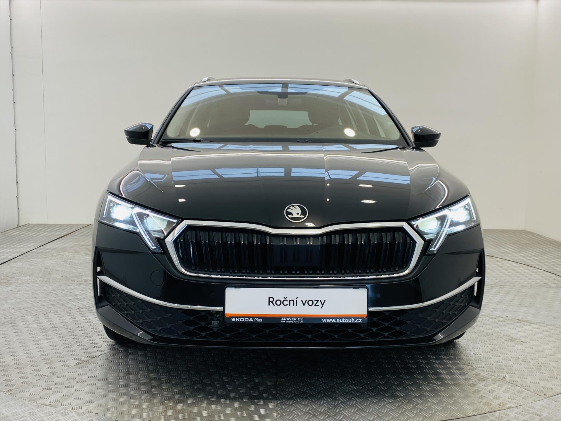 skoda-octavia-1-5-tsi-m-hev-85kw-dsg-top-selection - 3