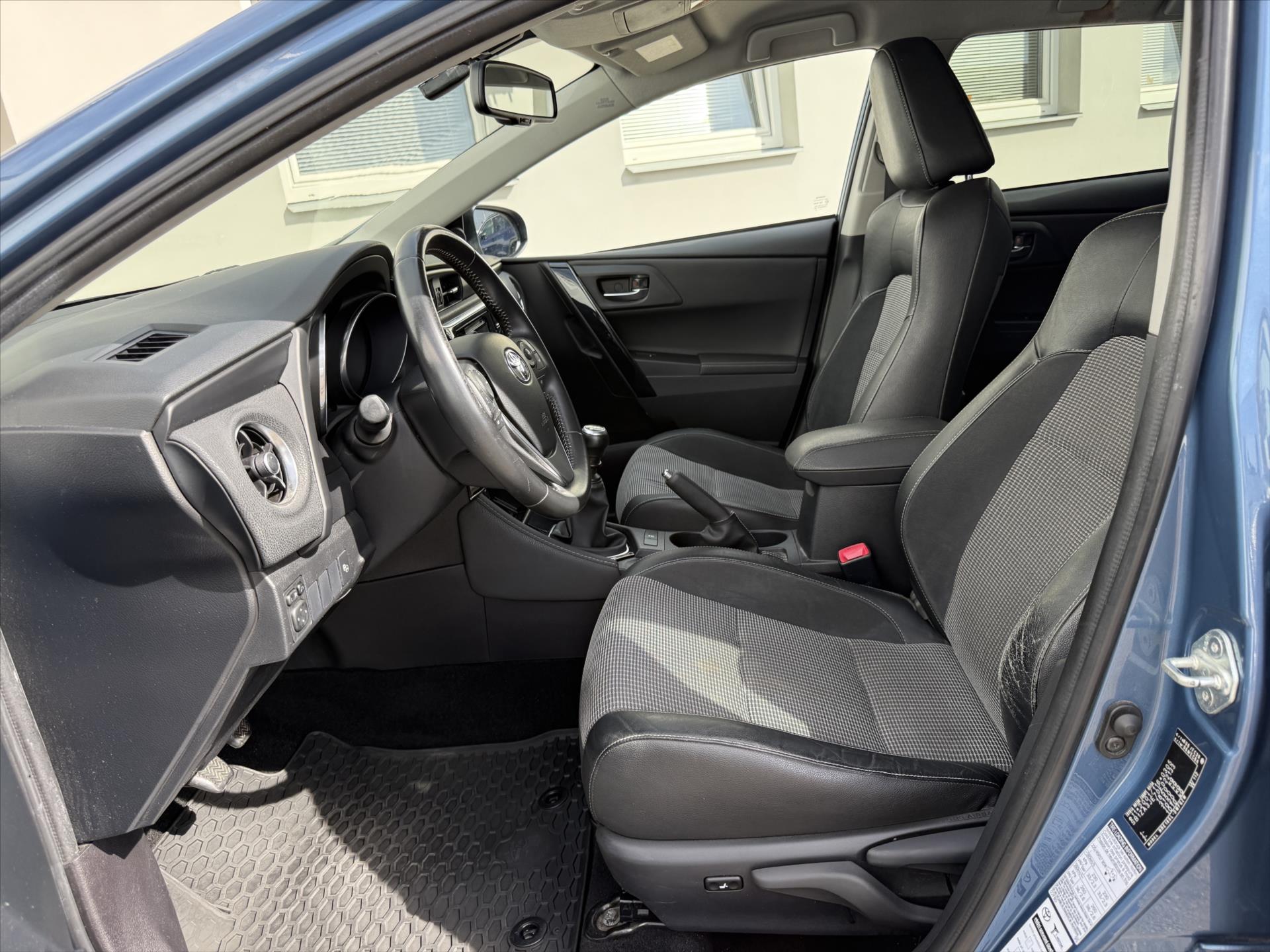 toyota-auris-1-2-executive - 7
