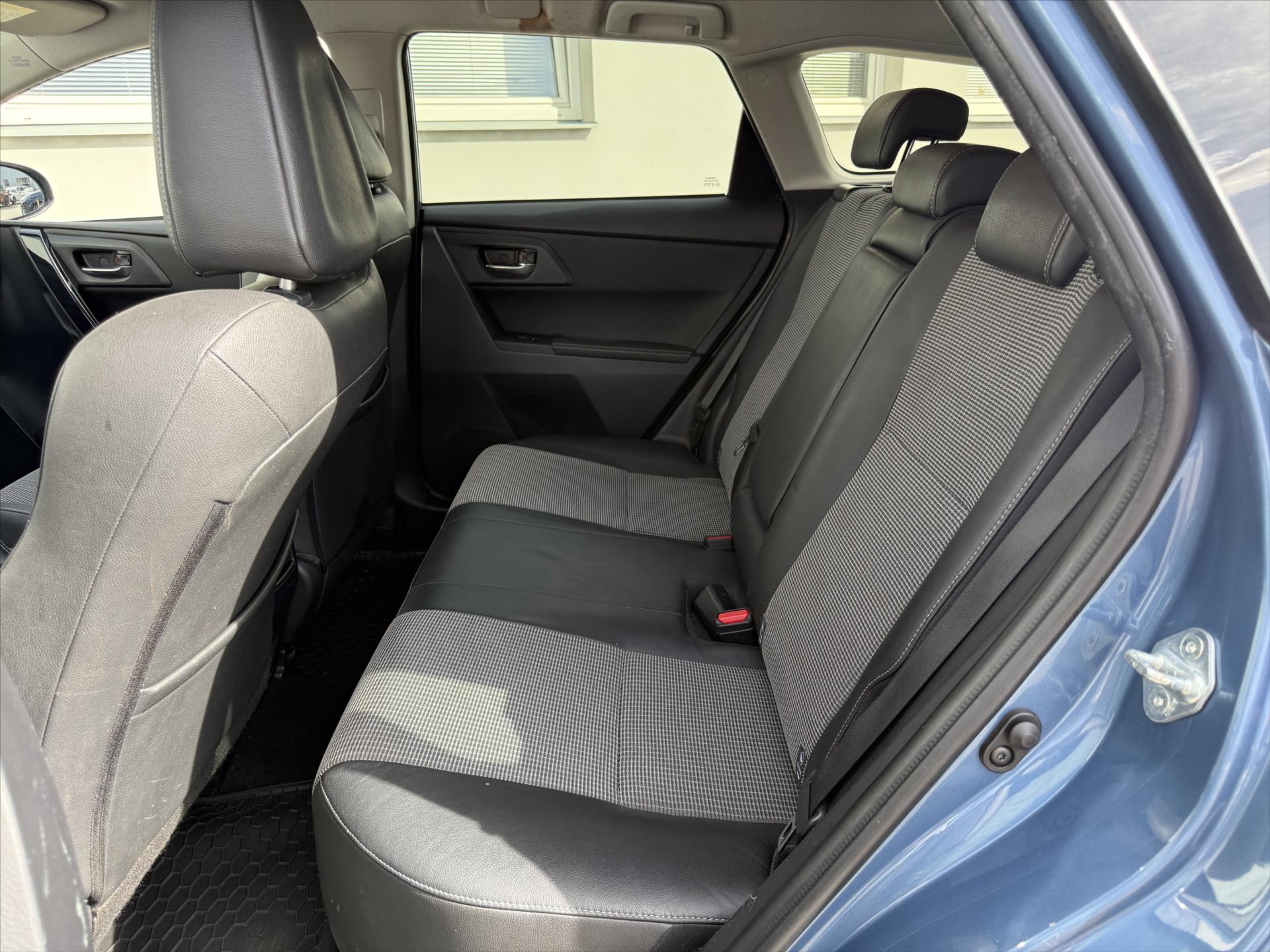 toyota-auris-1-2-executive - 9