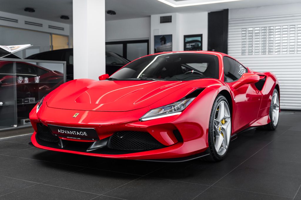 Ferrari Tributo/Lift/Kamera/Carbon/Pas