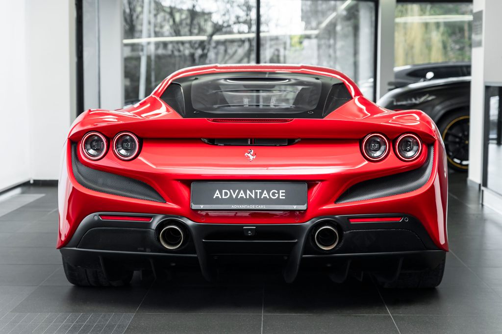 ferrari-tributo-lift-kamera-carbon-pas - 2