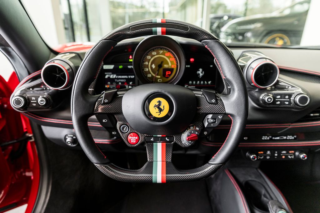 ferrari-tributo-lift-kamera-carbon-pas - 5