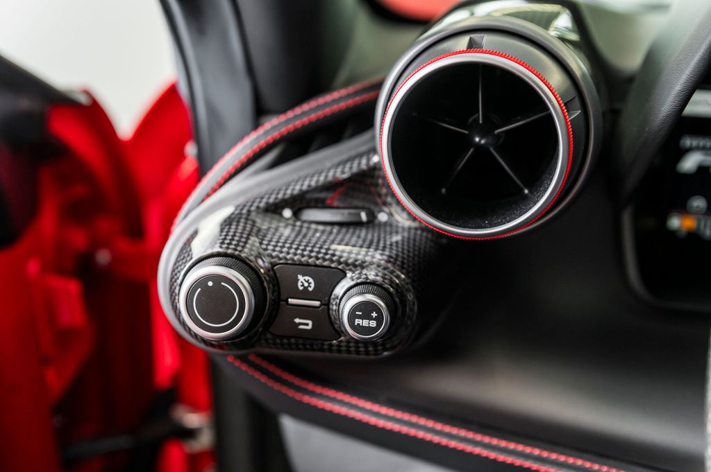 ferrari-tributo-lift-kamera-carbon-pas - 8