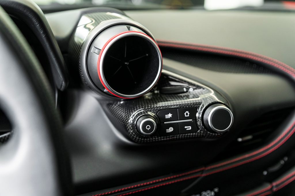 ferrari-tributo-lift-kamera-carbon-pas - 9