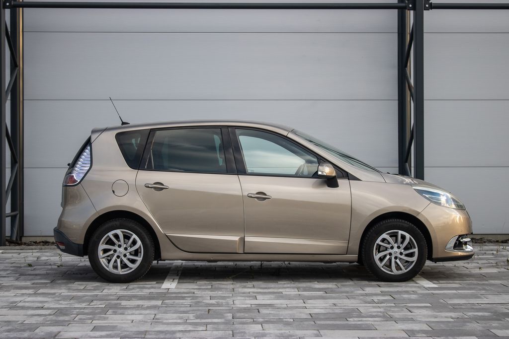 renault-scenic - 3
