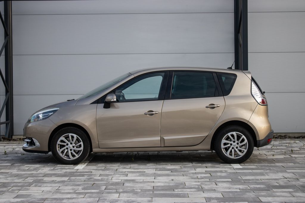 renault-scenic - 7