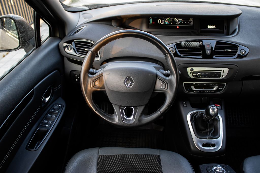renault-scenic - 9
